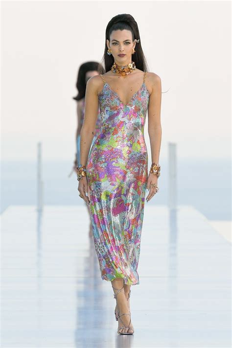 donatella versace schwarzes kleid|Versace latest collection.